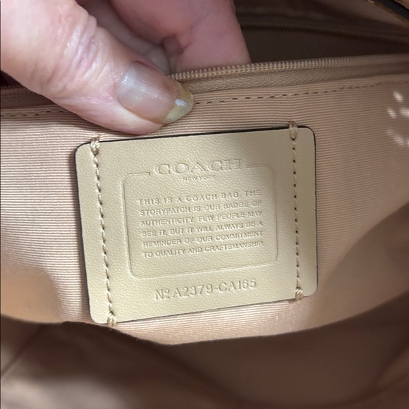 Elegant Coach Andy Cream Tote Bag - Picture 7 of 11